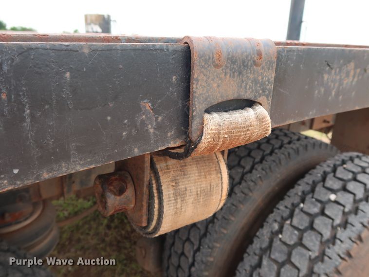 image for item FE9691 1990 Freightliner FLD flatbed truck