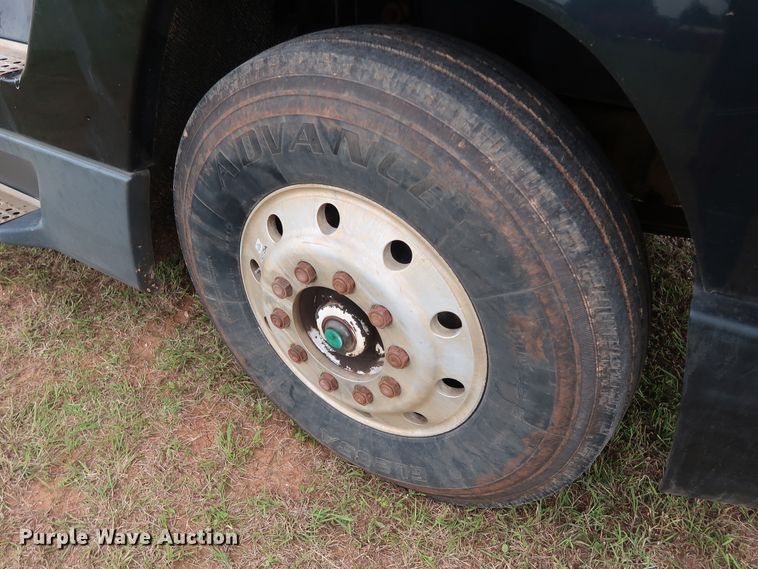 image for item FE9691 1990 Freightliner FLD flatbed truck