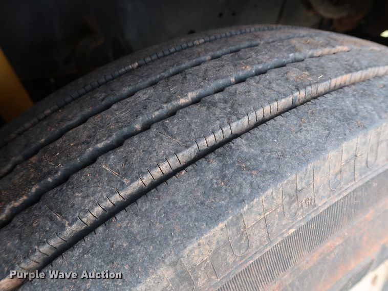 image for item FE9691 1990 Freightliner FLD flatbed truck