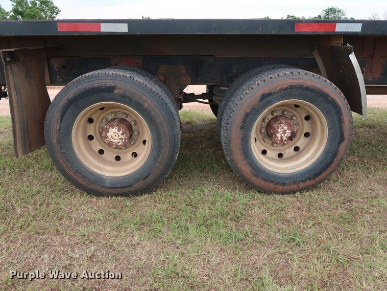 image for item FE9691 1990 Freightliner FLD flatbed truck