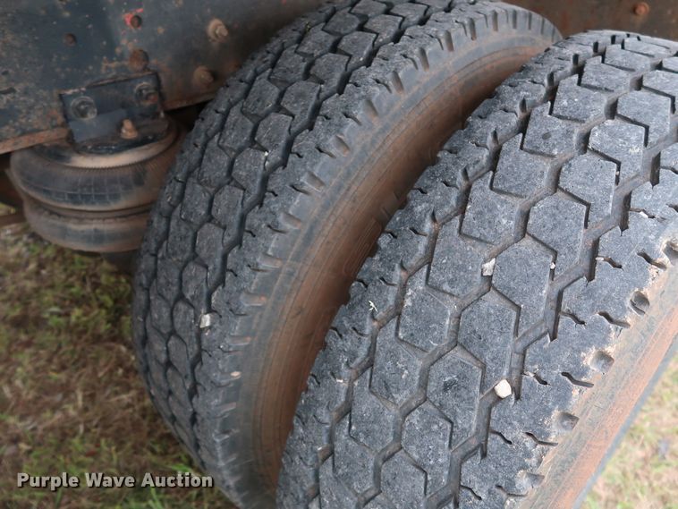 image for item FE9691 1990 Freightliner FLD flatbed truck