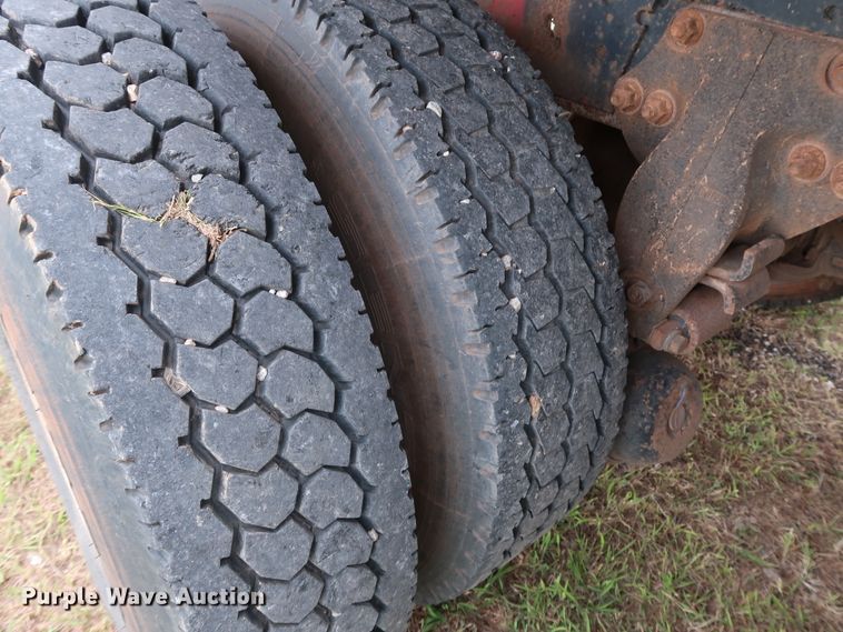 image for item FE9691 1990 Freightliner FLD flatbed truck