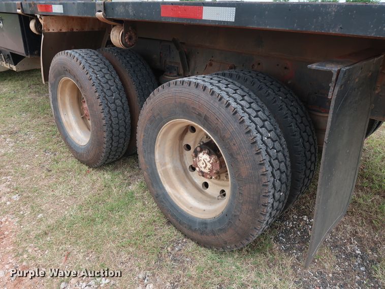 image for item FE9691 1990 Freightliner FLD flatbed truck