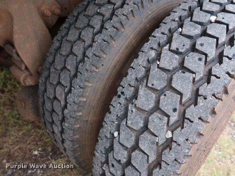 image for item FE9691 1990 Freightliner FLD flatbed truck