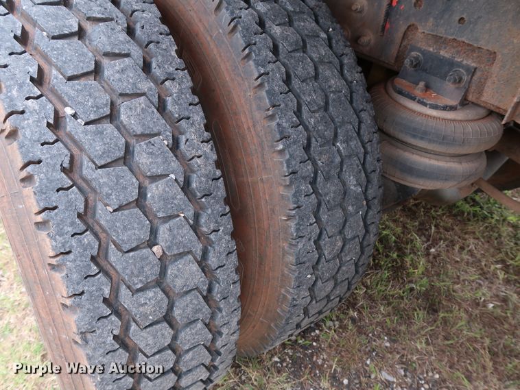 image for item FE9691 1990 Freightliner FLD flatbed truck