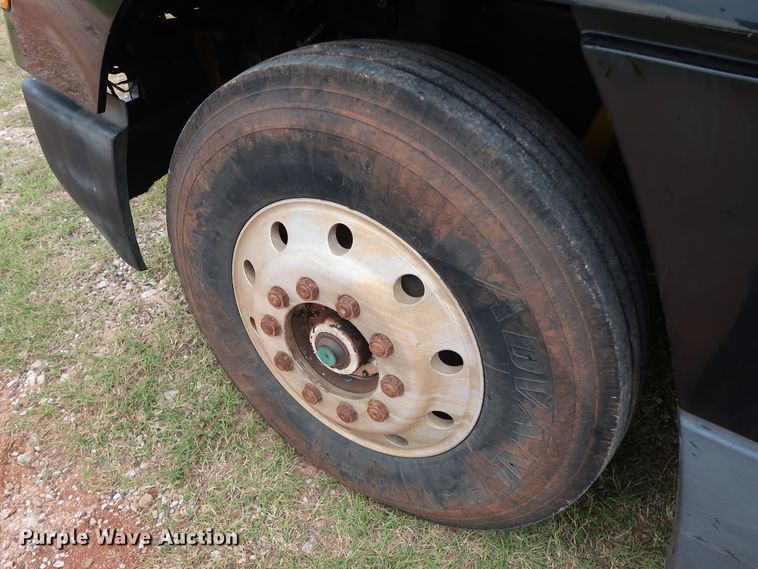 image for item FE9691 1990 Freightliner FLD flatbed truck