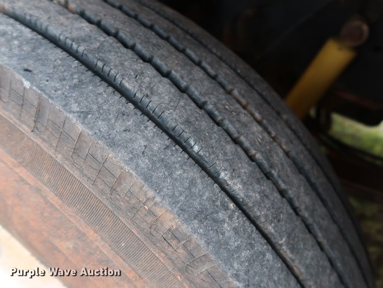 image for item FE9691 1990 Freightliner FLD flatbed truck