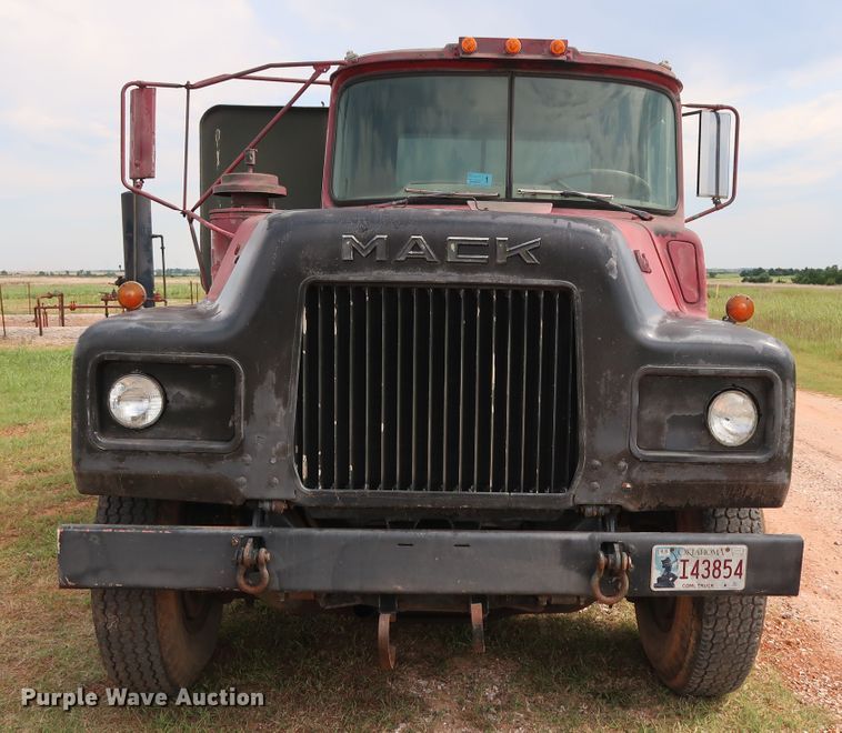 image for item FE9692 1982 Mack DM492S tank truck