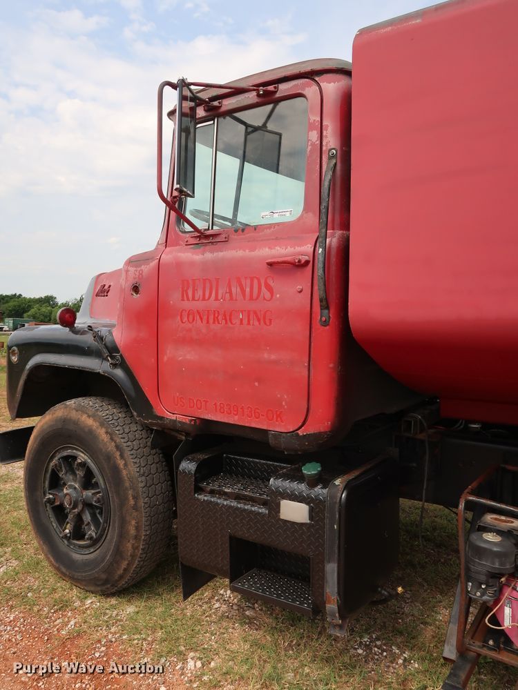 image for item FE9692 1982 Mack DM492S tank truck