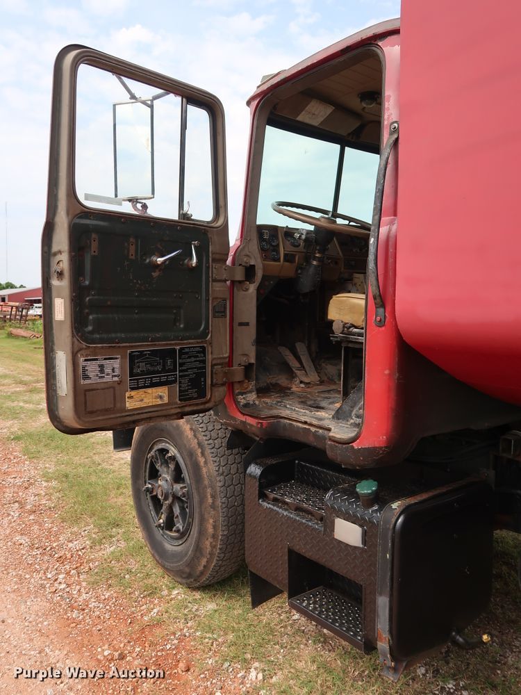 image for item FE9692 1982 Mack DM492S tank truck