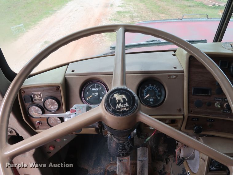 image for item FE9692 1982 Mack DM492S tank truck