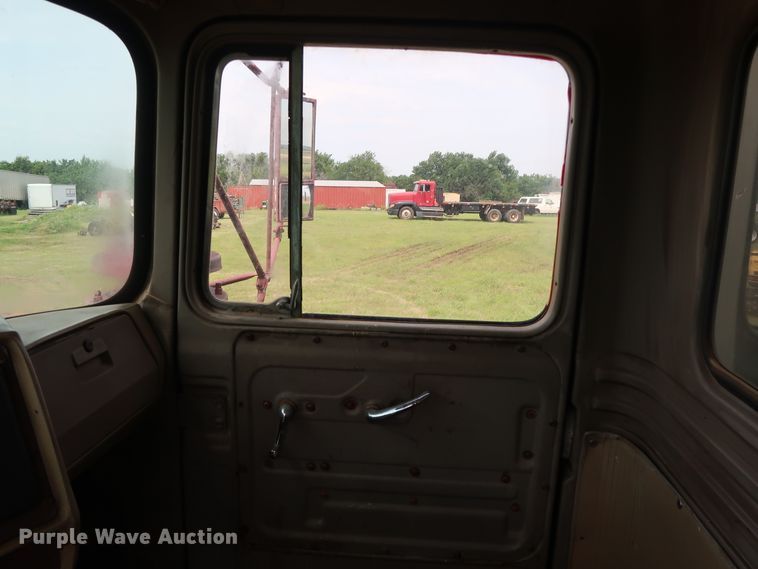 image for item FE9692 1982 Mack DM492S tank truck