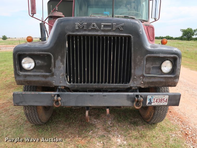image for item FE9692 1982 Mack DM492S tank truck