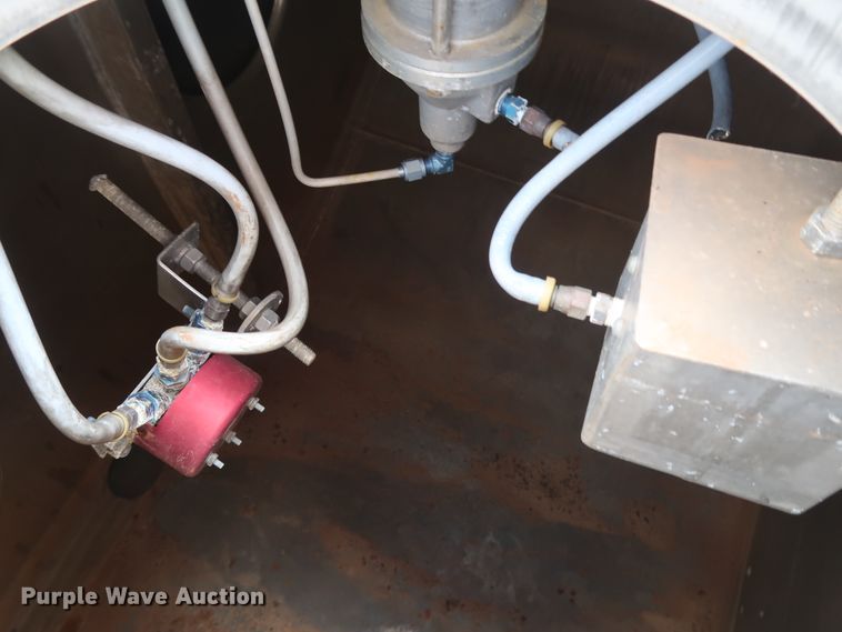 image for item FE9692 1982 Mack DM492S tank truck