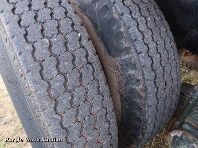 image for item FE9692 1982 Mack DM492S tank truck