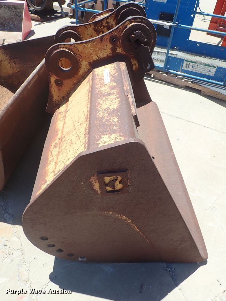 Balderson 72"W excavator bucket in Wichita, KS Item FH9994 sold