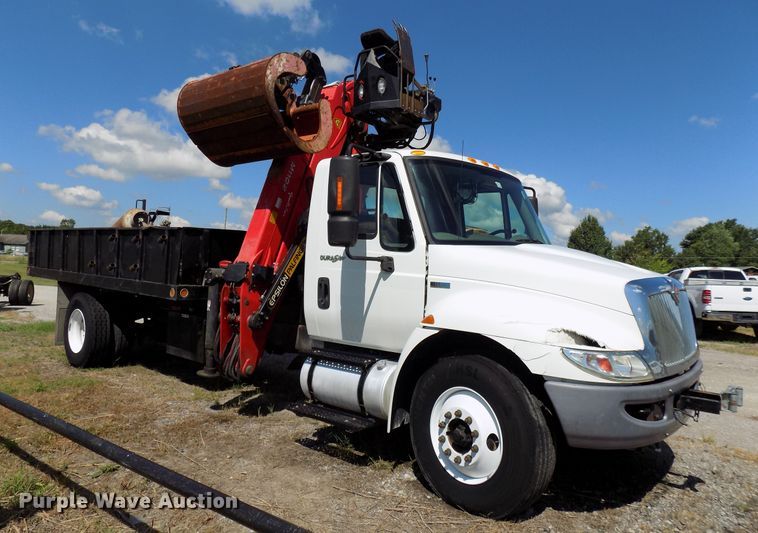 image for item FI9903 2013 International 4300 flatbed truck