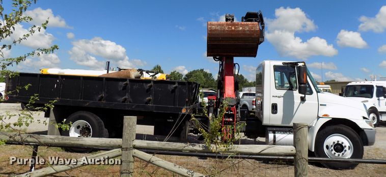 image for item FI9903 2013 International 4300 flatbed truck