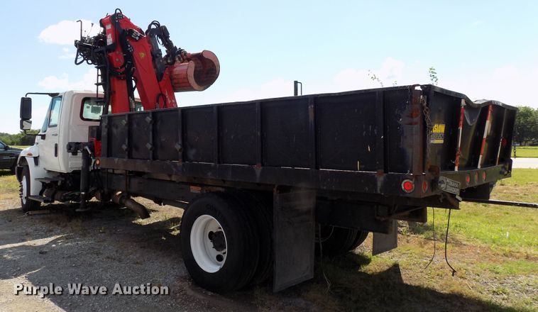 image for item FI9903 2013 International 4300 flatbed truck