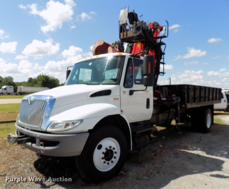 image for item FI9903 2013 International 4300 flatbed truck