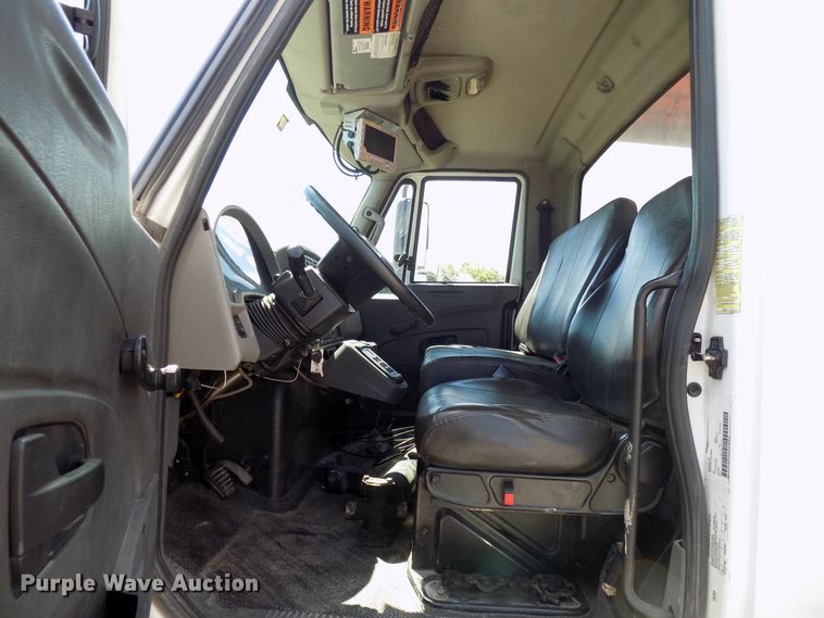 image for item FI9903 2013 International 4300 flatbed truck