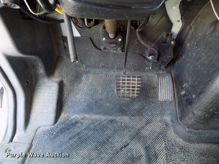 image for item FI9903 2013 International 4300 flatbed truck