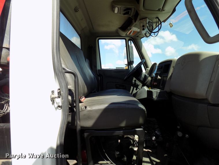 image for item FI9903 2013 International 4300 flatbed truck