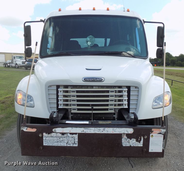 image for item FI9906 2007 Freightliner Business Class M2 service truck