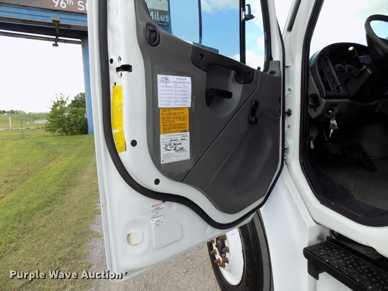 image for item FI9906 2007 Freightliner Business Class M2 service truck