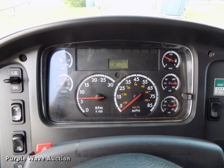 image for item FI9906 2007 Freightliner Business Class M2 service truck