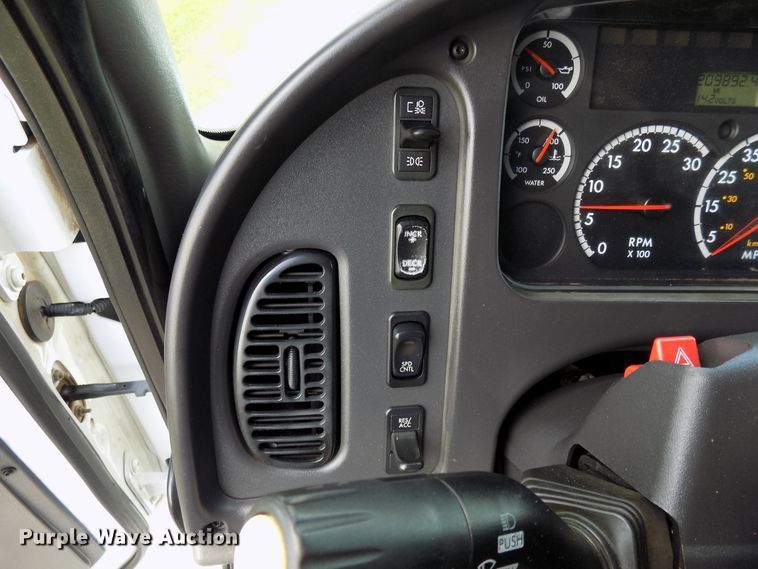 image for item FI9906 2007 Freightliner Business Class M2 service truck