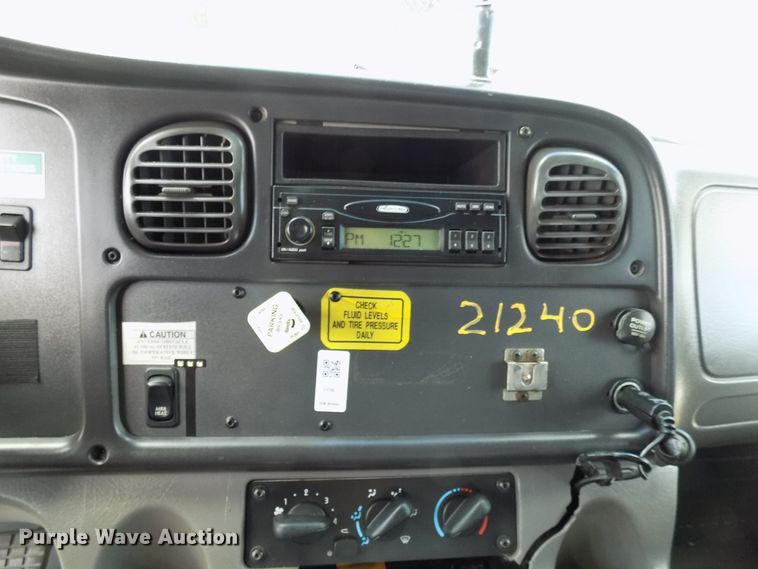 image for item FI9906 2007 Freightliner Business Class M2 service truck