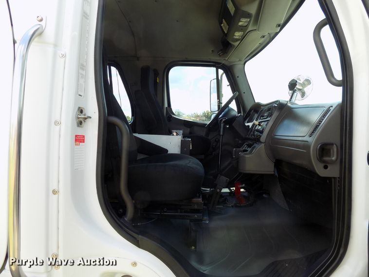 image for item FI9906 2007 Freightliner Business Class M2 service truck