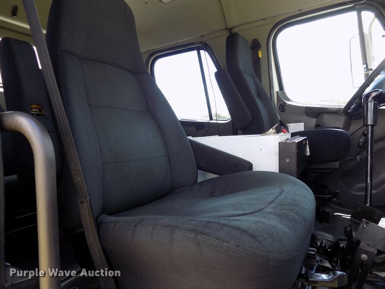 image for item FI9906 2007 Freightliner Business Class M2 service truck