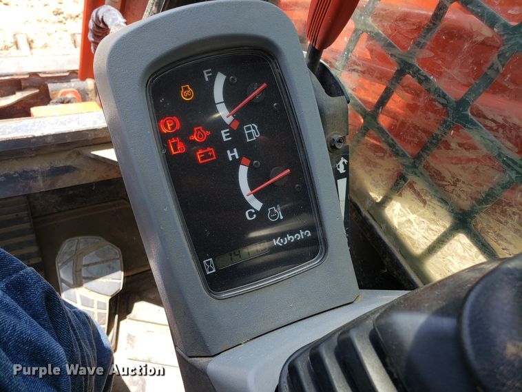 image for item FL9034 2013 Kubota SVL75 skid steer