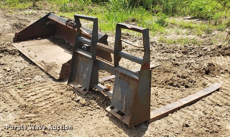 image for item FL9034 2013 Kubota SVL75 skid steer