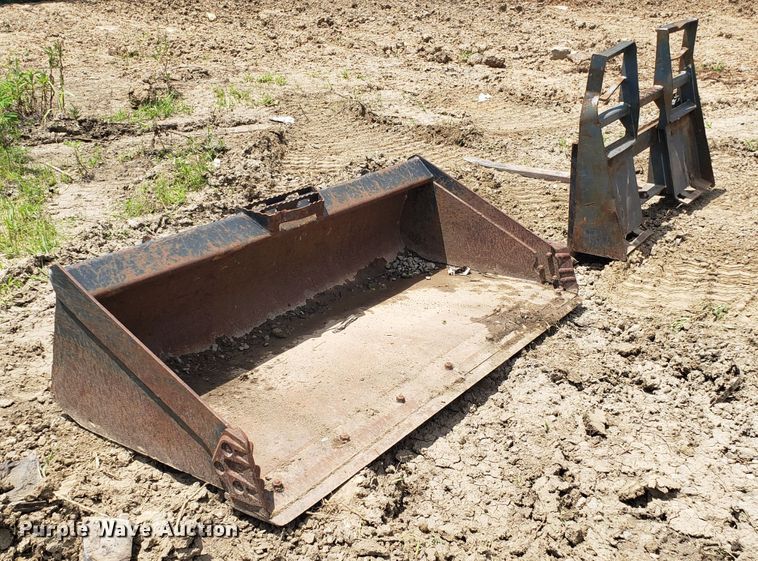 image for item FL9034 2013 Kubota SVL75 skid steer