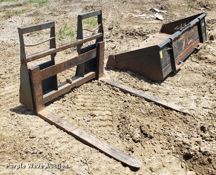 image for item FL9034 2013 Kubota SVL75 skid steer