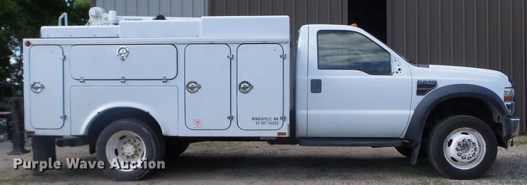 image for item FM9386 2009 Ford F550 Super Duty service truck with crane