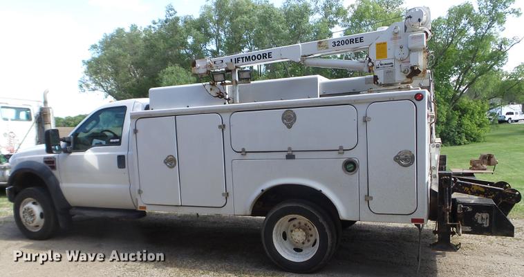 image for item FM9386 2009 Ford F550 Super Duty service truck with crane
