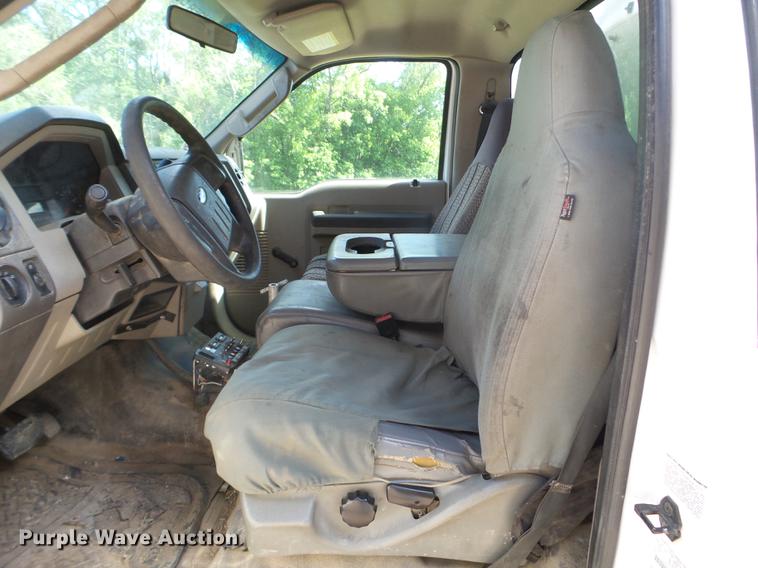 image for item FM9386 2009 Ford F550 Super Duty service truck with crane