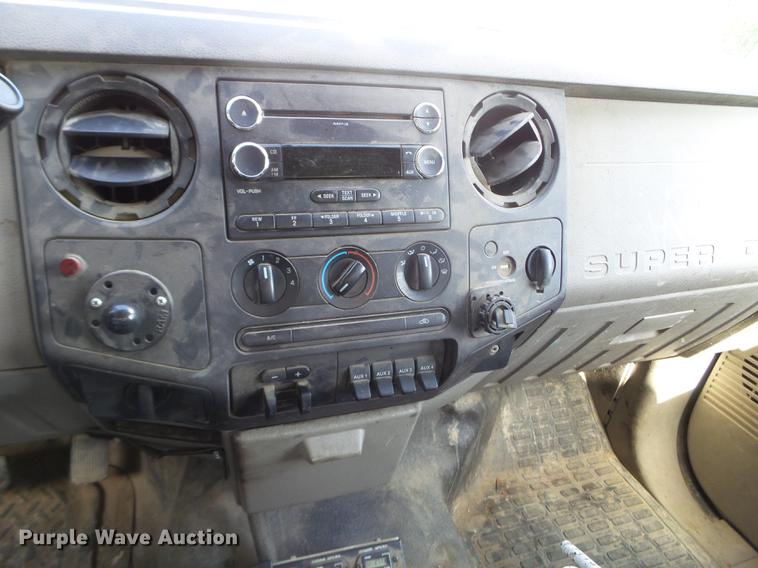 image for item FM9386 2009 Ford F550 Super Duty service truck with crane