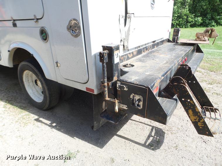 image for item FM9386 2009 Ford F550 Super Duty service truck with crane