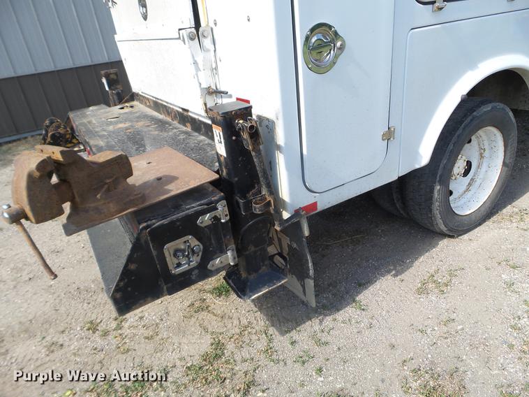 image for item FM9386 2009 Ford F550 Super Duty service truck with crane