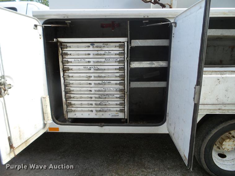 image for item FM9386 2009 Ford F550 Super Duty service truck with crane