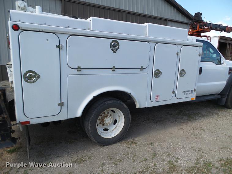 image for item FM9386 2009 Ford F550 Super Duty service truck with crane