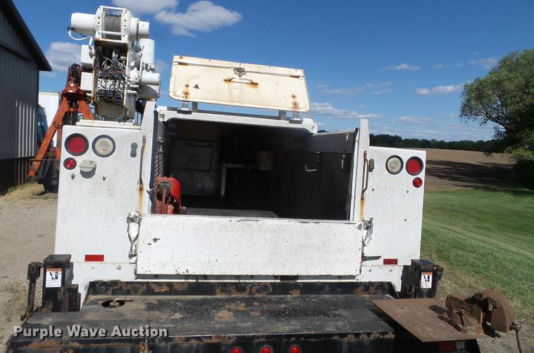 image for item FM9386 2009 Ford F550 Super Duty service truck with crane