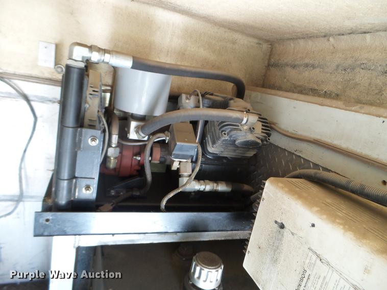 image for item FM9386 2009 Ford F550 Super Duty service truck with crane