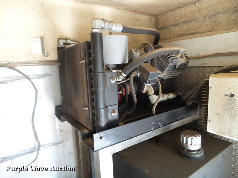 image for item FM9386 2009 Ford F550 Super Duty service truck with crane