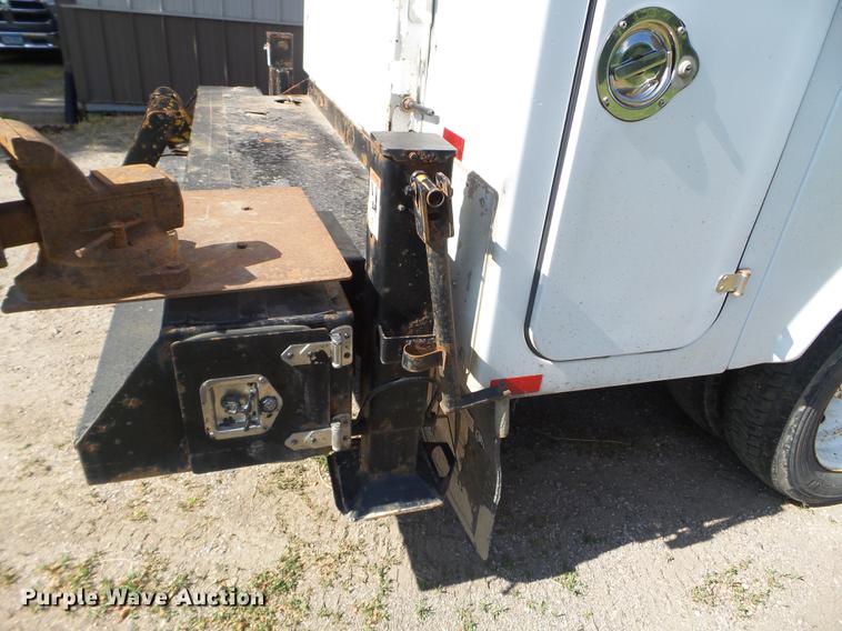 image for item FM9386 2009 Ford F550 Super Duty service truck with crane